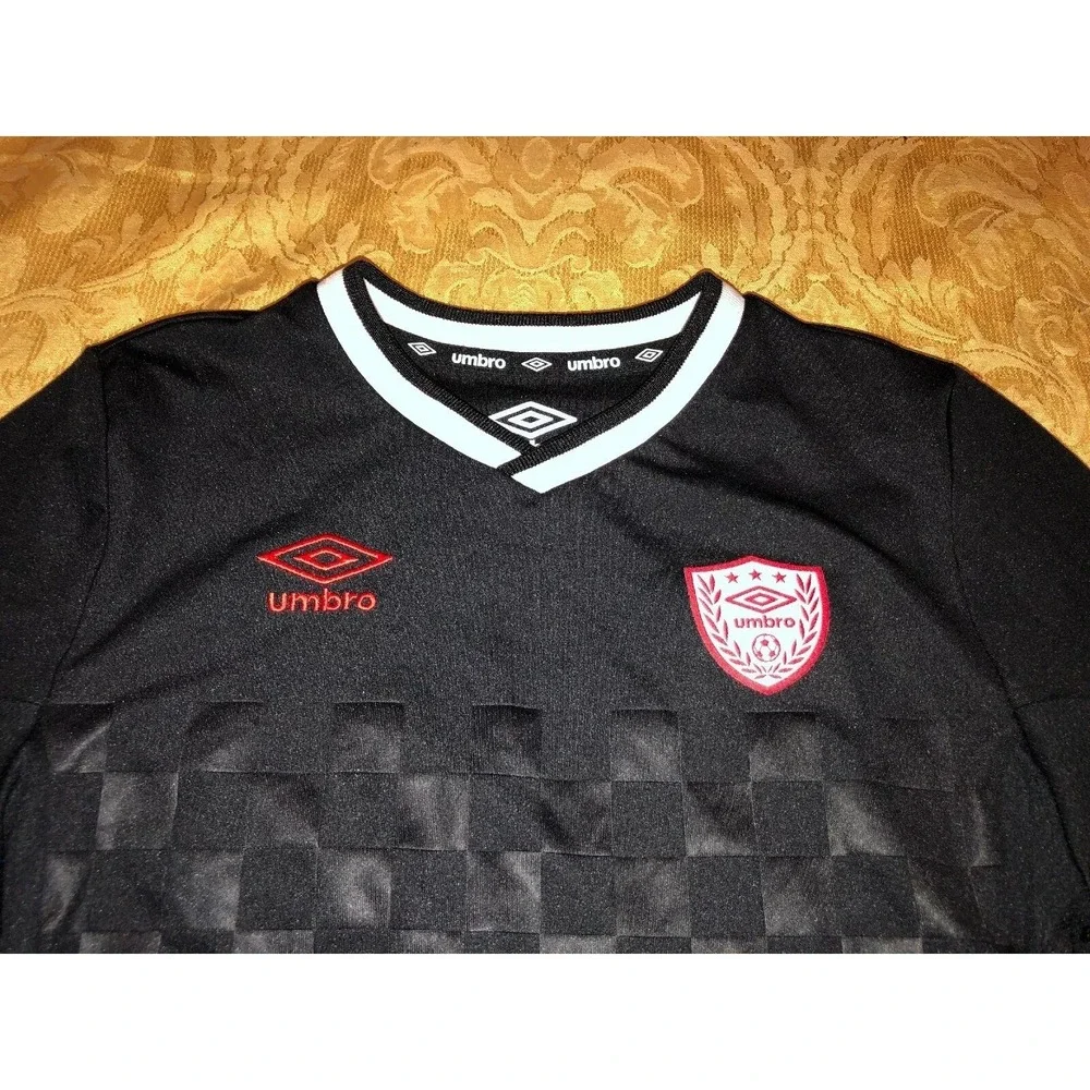 Black Umbro V neck Shirt‎ Youth Medium 8-10 Black Short Sleeve